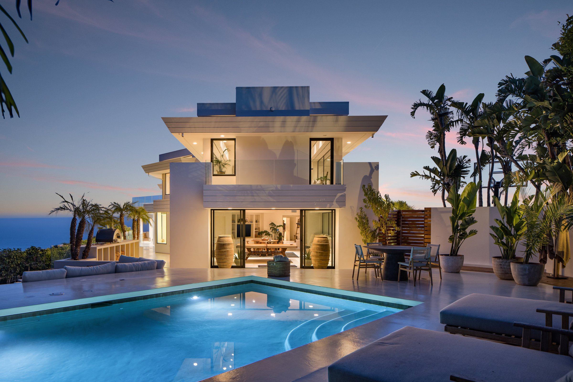 Luxury private villa with pool in Malibu